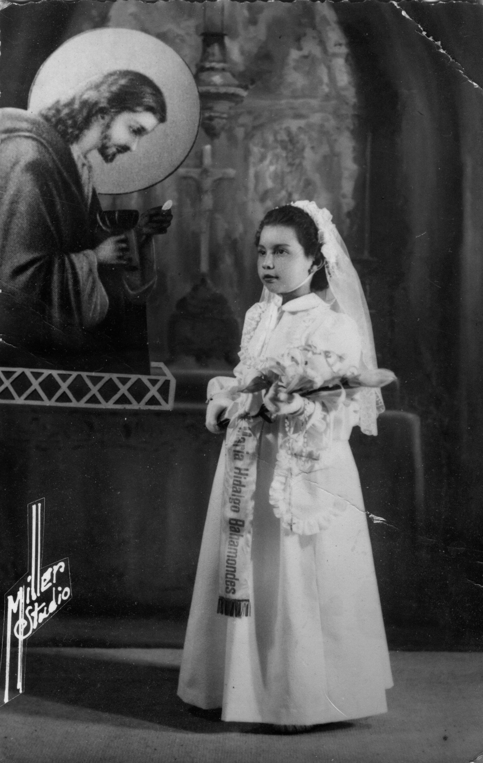 Escenificaciones por encargo: la primera comunión en la fotografía social
